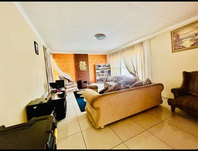 3 BEDROOM HOUSE FOR SALE IN VANDERBIJLPARK CE 3